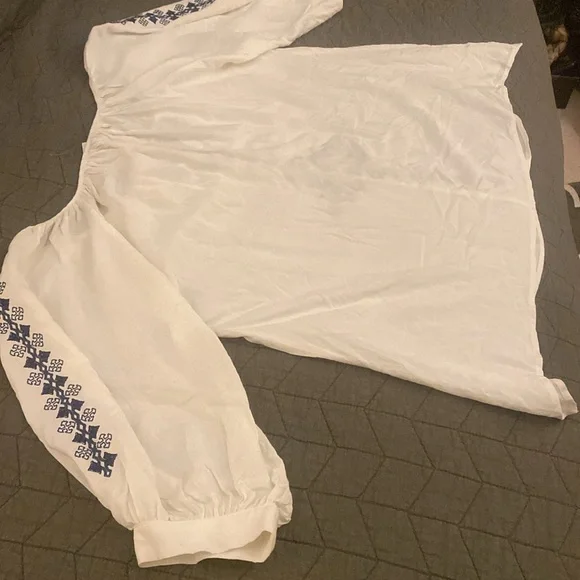 New Boho white and blue embroidered peasant top - Picture 7 of 7